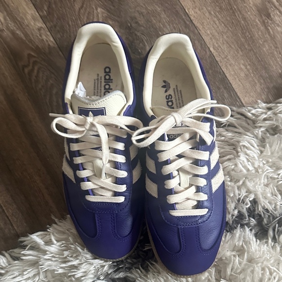 Adidas Classic Purple and Cream Shoes - Picture 5 of 5